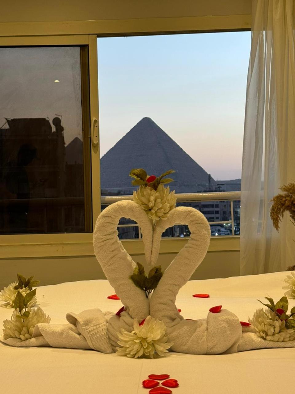 Khufu Pyramids Inn Nazlet el-Sisi Ngoại thất bức ảnh