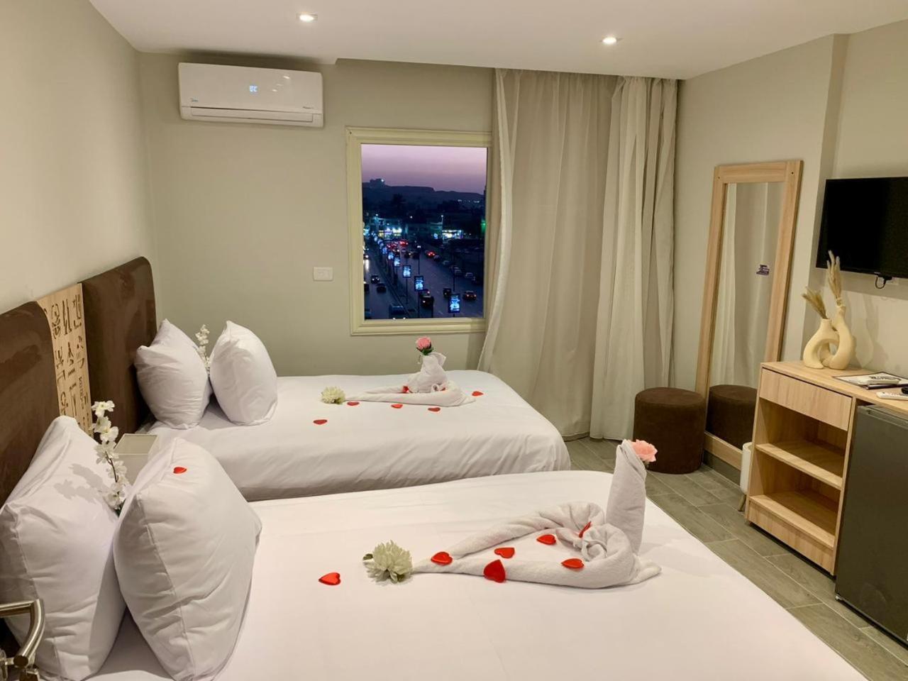 Khufu Pyramids Inn Nazlet el-Sisi Ngoại thất bức ảnh